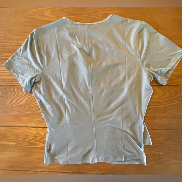 Lululemon Wrap Style Crop Top 8 - Picture 3 of 4